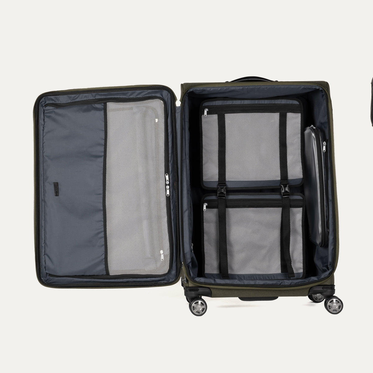 Platinum® Elite Large Check-In Spinner