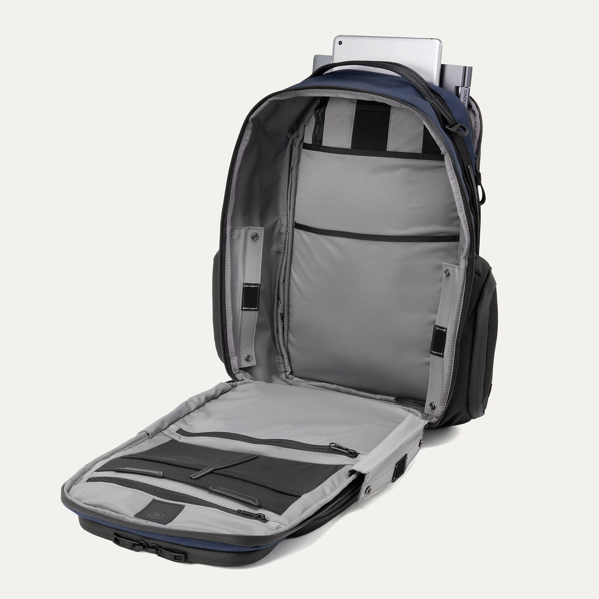Versapack+ Medium Check-in Spinner / Travelpro® Altitude™ Large Backpack Set